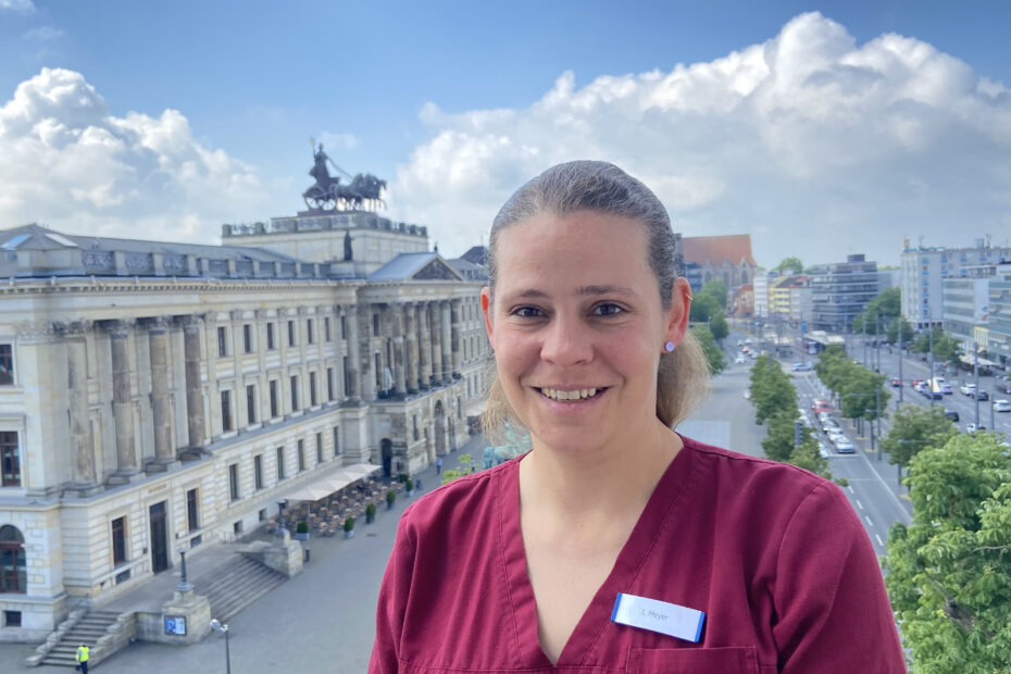 Portraitfoto von Mitarbeiterin J. Meyer