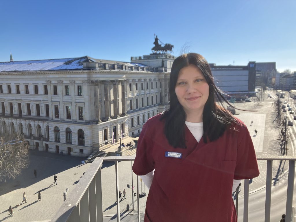 Portraitfoto von Mitarbeiterin L. Pause